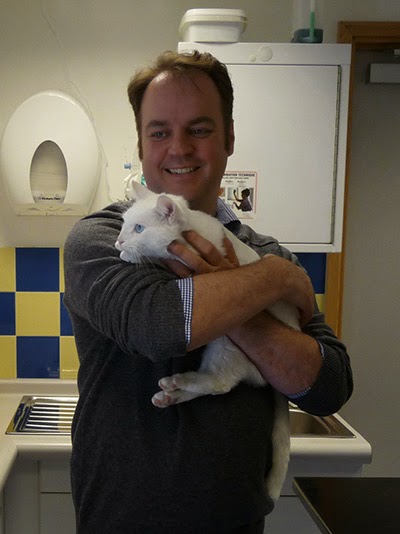 Simon Tofield with white cat Yoda